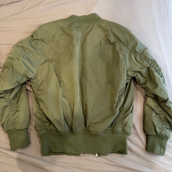 TNA - Picture 2 of 7